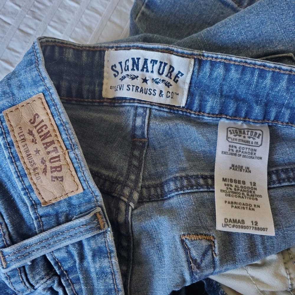 Misses 12 Levi's Capri - Picture 5 of 6